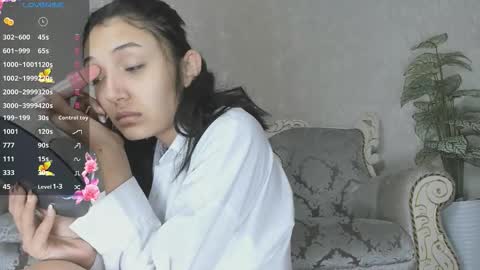 Snapshot of rei_ramiki chatting on 11.06.25 Rei online show from 11.06.25