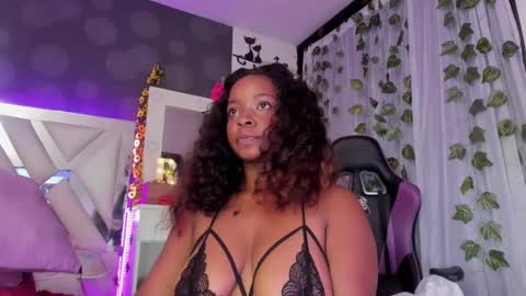 Snapshot of reina_love2 chatting on 02.23.25 Reina online show from 02.23.25
