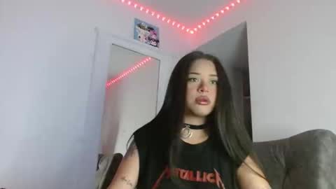 reina_reina online show from 10.17.25