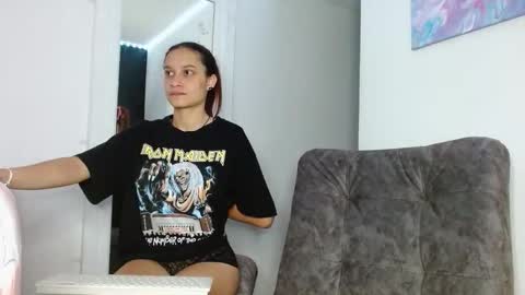 Snapshot of reina_reina chatting on 02.25.26 reina_reina online show from 02.25.26