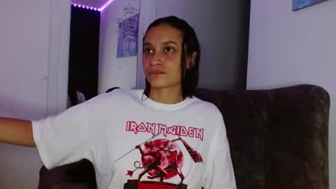 Snapshot of reina_reina chatting on 03.04.26 reina_reina online show from 03.04.26