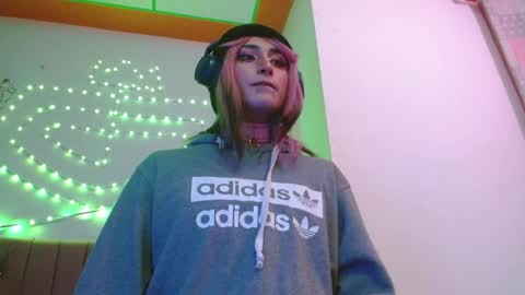 Snapshot of reiv_femboy chatting on 04.05.26 reiv_femboy online show from 04.05.26