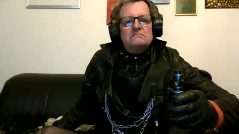 Snapshot of relevepain chatting on 03.28.26 relevepain online show from 03.28.26