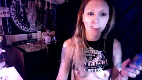 Snapshot of remedy_michelle chatting on 03.10.25 Remedy online show from 03.10.25