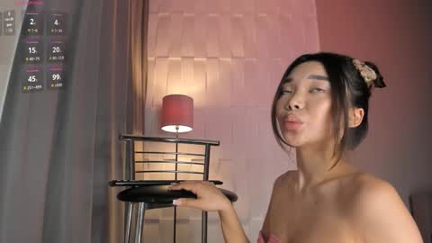 Snapshot of ren_esma chatting on 11.10.25 Ren online show from 11.10.25