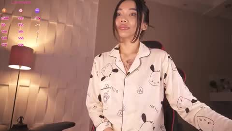 Snapshot of ren_esma chatting on 12.20.25 Ren online show from 12.20.25