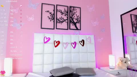 Snapshot of renatajhonson chatting on 02.15.25 Renata online show from 02.15.25