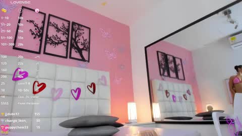 Snapshot of renatajhonson chatting on 02.27.25 Renata online show from 02.27.25