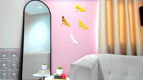 Snapshot of renataruiz_rr chatting on 01.11.25 online show from 01.11.25