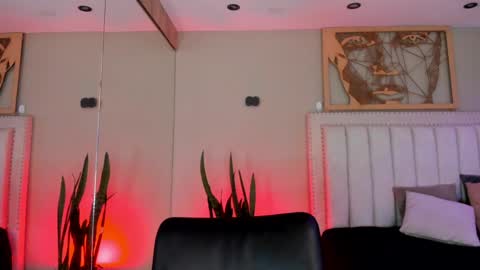 Snapshot of renataruiz_rr chatting on 01.20.25 online show from 01.20.25