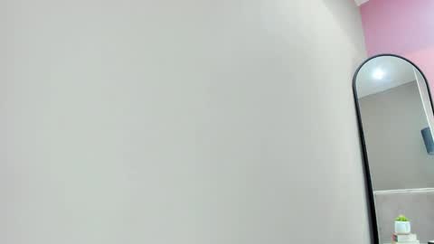 Snapshot of renataruiz_rr chatting on 01.24.25 online show from 01.24.25