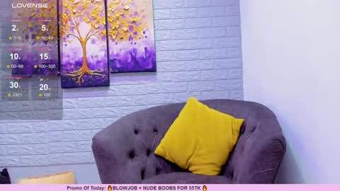 Snapshot of renataruiz_rr chatting on 02.08.25 online show from 02.08.25