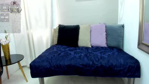 Snapshot of renataruiz_rr chatting on 02.14.25 online show from 02.14.25