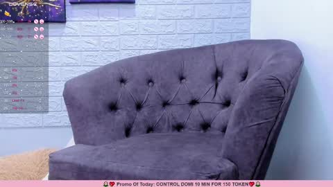 Snapshot of renataruiz_rr chatting on 02.24.25 online show from 02.24.25