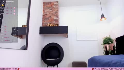 Snapshot of renataruiz_rr chatting on 03.01.25 online show from 03.01.25