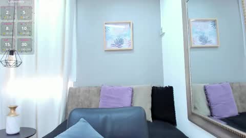 Snapshot of renataruiz_rr chatting on 03.08.25 online show from 03.08.25