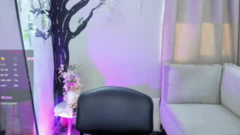 Snapshot of renataruiz_rr chatting on 09.24.25 online show from 09.24.25