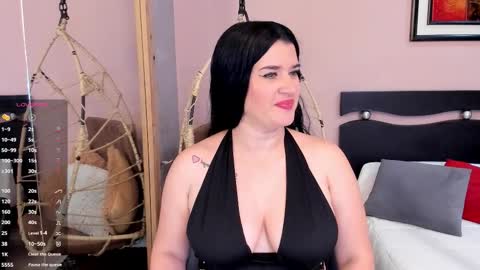 Snapshot of renataruiz_rr chatting on 10.10.25 online show from 10.10.25