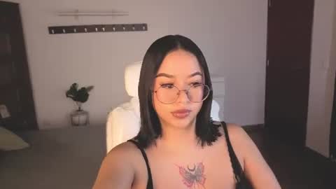 Snapshot of renaxi_smith chatting on 07.11.26 renaxi_smith online show from 07.11.26