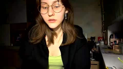 Snapshot of renayreisdorf chatting on 02.14.26 Mia online show from 02.14.26