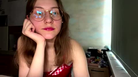 Mia online show from 04.14.26