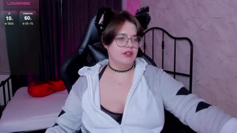 Snapshot of renee_turner chatting on 03.11.25 renee_turner online show from 03.11.25