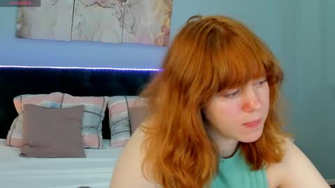 Snapshot of reneefoxy_ chatting on 06.10.26 reneefoxy_ online show from 06.10.26
