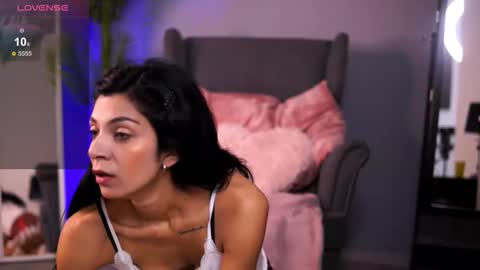 Rena online show from 10.28.25