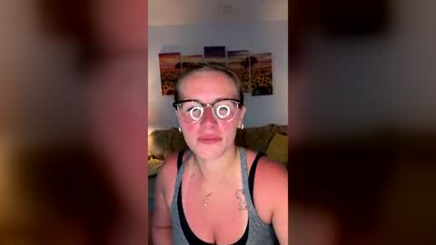 Snapshot of renimoonxo chatting on 06.21.26 renimoonxo online show from 06.21.26