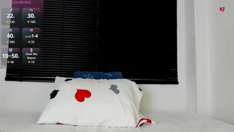 Snapshot of rennatta_sx chatting on 11.03.25 Renata online show from 11.03.25