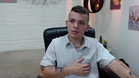 Snapshot of rennesanti chatting on 01.05.25 R E N E online show from 01.05.25