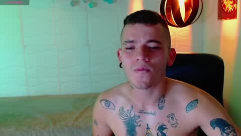 Snapshot of rennesanti chatting on 01.05.25 R E N E online show from 01.05.25