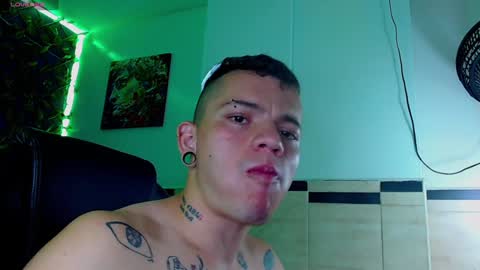 Snapshot of rennesanti chatting on 01.12.25 R E N E online show from 01.12.25