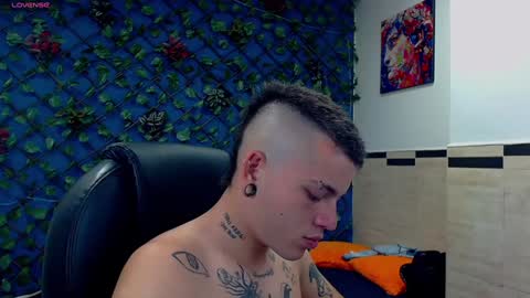 Snapshot of rennesanti chatting on 01.18.25 R E N E online show from 01.18.25