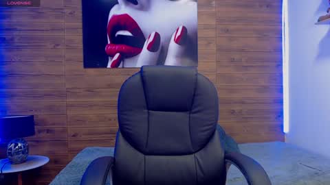 Snapshot of rennesanti chatting on 01.22.25 R E N E online show from 01.22.25