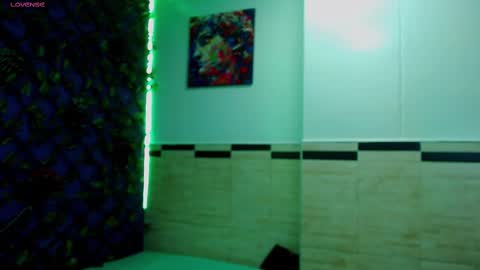 Snapshot of rennesanti chatting on 02.12.25 R E N E online show from 02.12.25