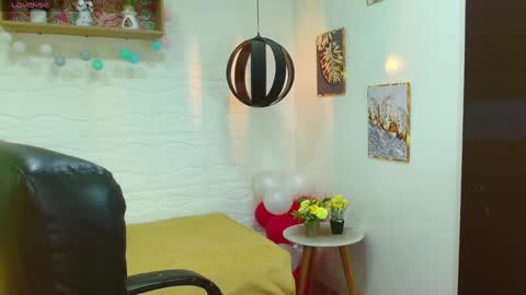 Snapshot of rennesanti chatting on 03.03.25 R E N E online show from 03.03.25