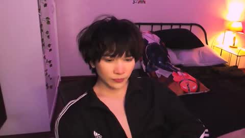 Snapshot of rennuts chatting on 10.12.25 rennuts online show from 10.12.25