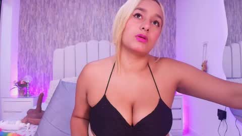 Snapshot of reven_lilith chatting on 05.16.26 REVEN online show from 05.16.26