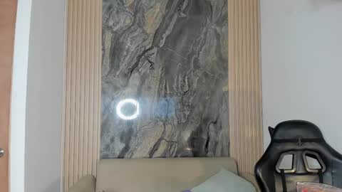 Snapshot of rianamanson chatting on 10.05.25 Riana online show from 10.05.25