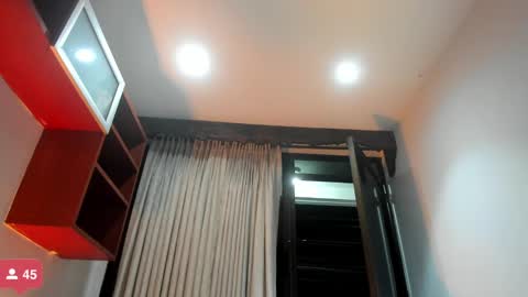 Snapshot of rianamanson chatting on 11.02.25 Riana online show from 11.02.25