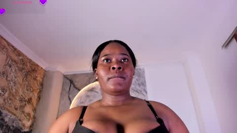 Snapshot of rianamanson chatting on 11.23.25 Riana online show from 11.23.25