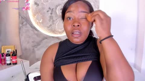 Snapshot of rianamanson chatting on 12.04.25 Riana online show from 12.04.25