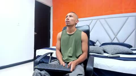 Snapshot of richar_voller chatting on 04.29.26 richar_voller online show from 04.29.26