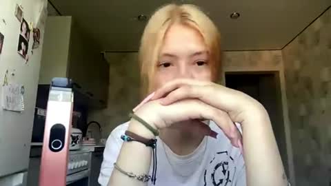 Snapshot of richellearmentrout chatting on 06.26.26 jenny online show from 06.26.26