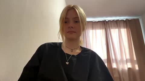 Snapshot of richellearmentrout chatting on 07.23.26 jenny online show from 07.23.26