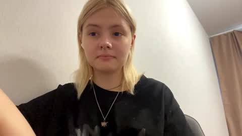 Snapshot of richellearmentrout chatting on 07.25.26 jenny online show from 07.25.26