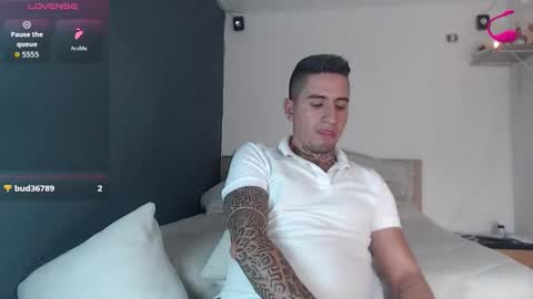 Snapshot of richi_grubby chatting on 11.11.25 David online show from 11.11.25