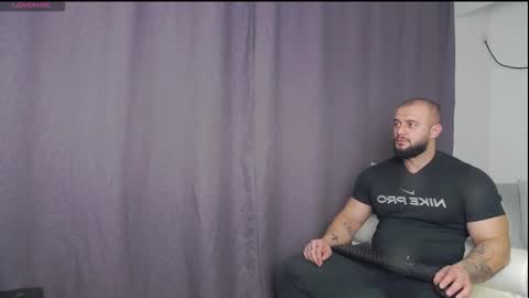 Snapshot of rickymiami1 chatting on 11.24.25 rickymiami1 online show from 11.24.25