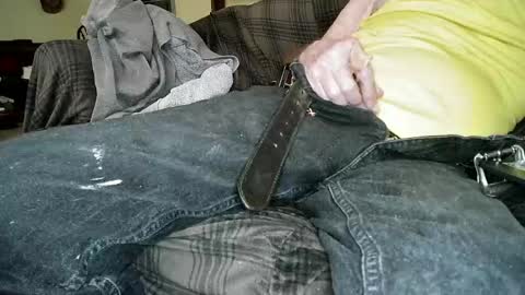 Snapshot of rico_y_suave_4u chatting on 04.28.26 Easy if yun are good see my pics online show from 04.28.26